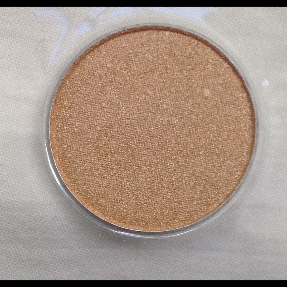 Luvia highlighter pan